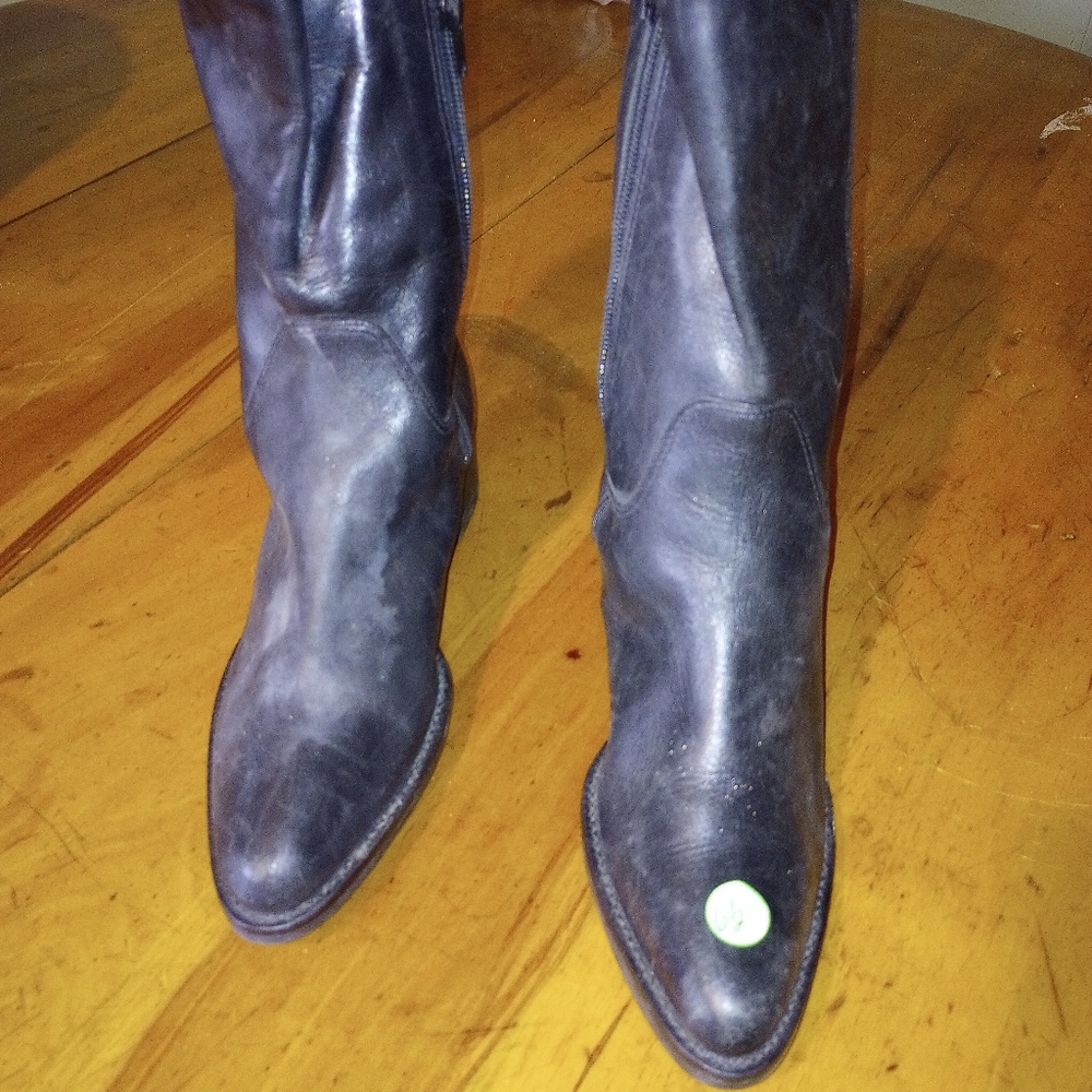 Black heeled boots